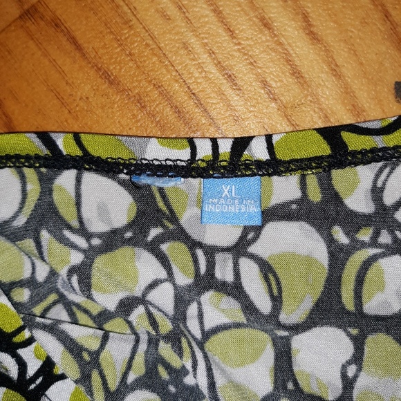 Dressbarn blouse - Picture 2 of 2